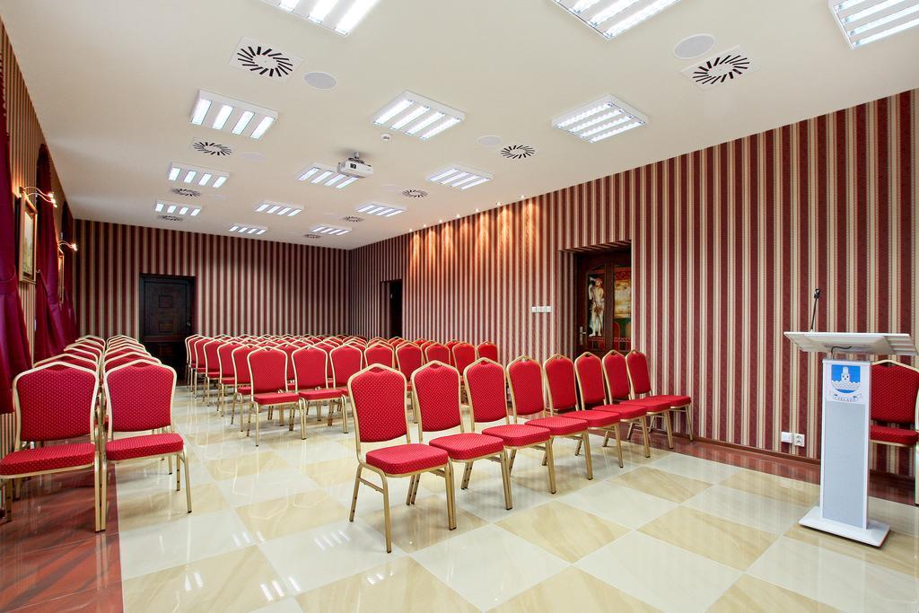 Palac Saturna Czeladz Bagian luar foto